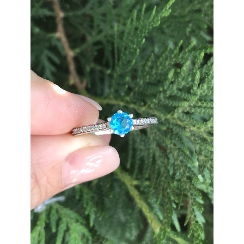 Кольцо серебряное с голубым кварцем и цирконием Лея (1840/9р г кварц)