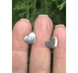 Серьги пусеты-гвоздики серебряные Сердечки (573с)
