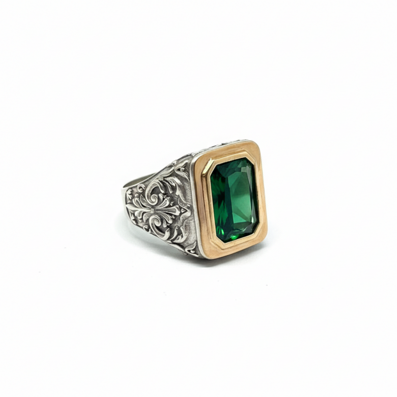 Печатка серебряная с золотом и зелёным фианитом (557з)