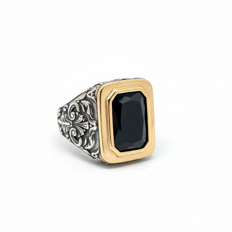 Печатка серебряная с золотом и чёрным фианитом (557ч)