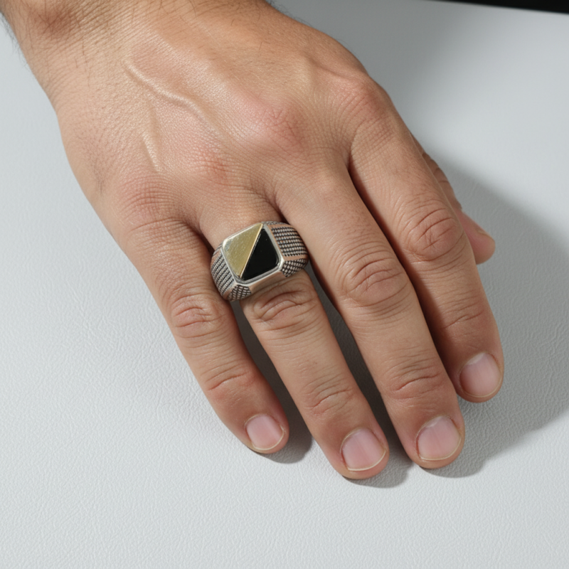 Печатка серебряная с золотом и ониксом 822з