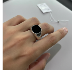 Печатка серебряная с ониксом квадратная (719к)