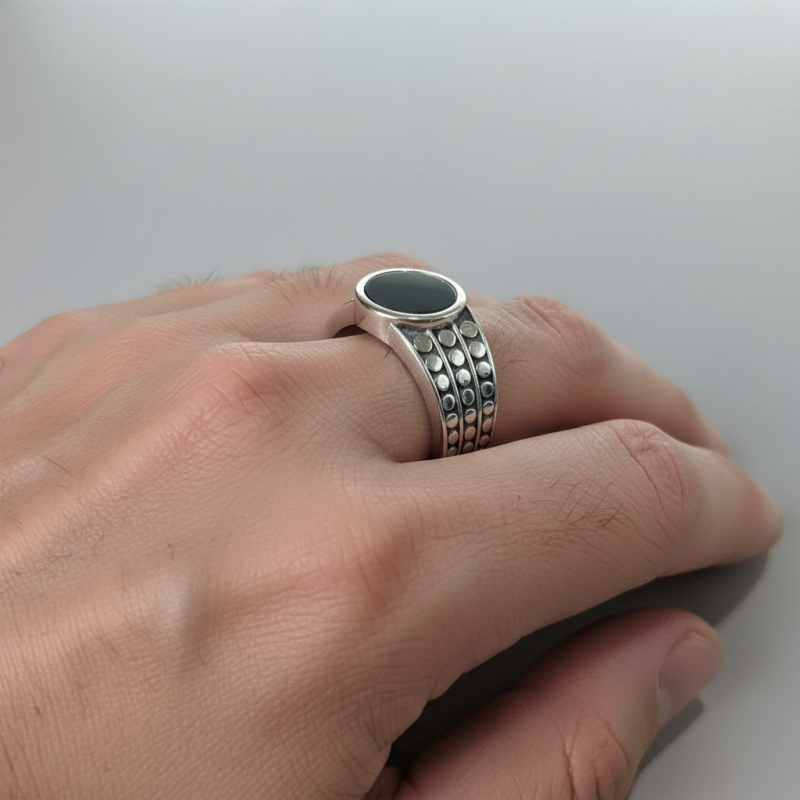 Печатка серебряная с ониксом (636)