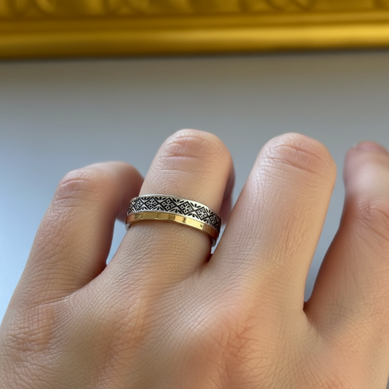 Кольцо серебряное обручальное с золотом Вишиванка (473/1к)