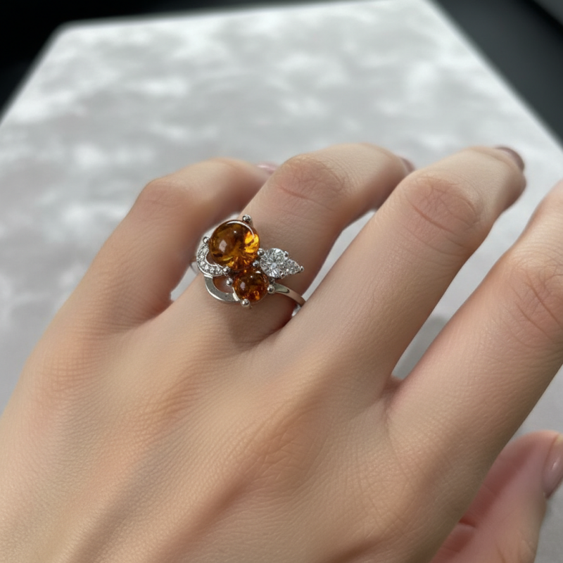 Кольцо серебряное с янтарём (881кя)