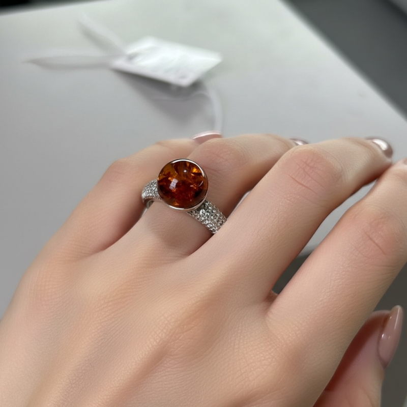 Кольцо серебряное с янтарём (812кя)