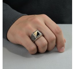 Печатка серебряная с золотом и ониксом (825з)