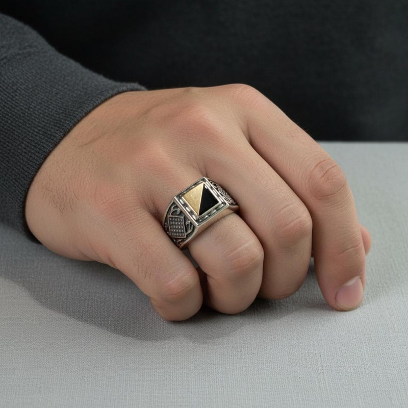 Печатка серебряная с золотом и ониксом (825з)