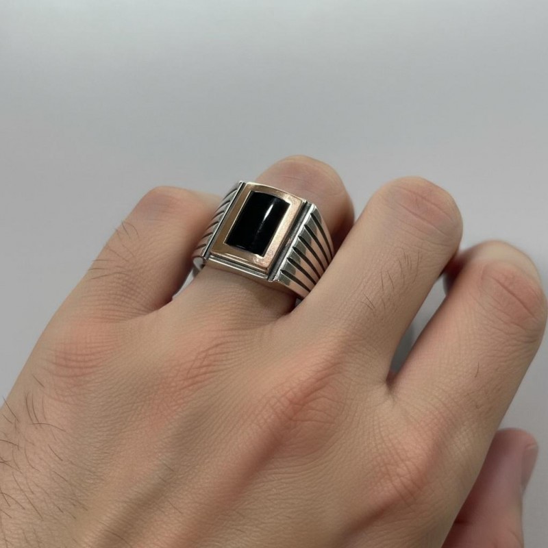 Печатка серебряная с золотом и ониксом (695з)