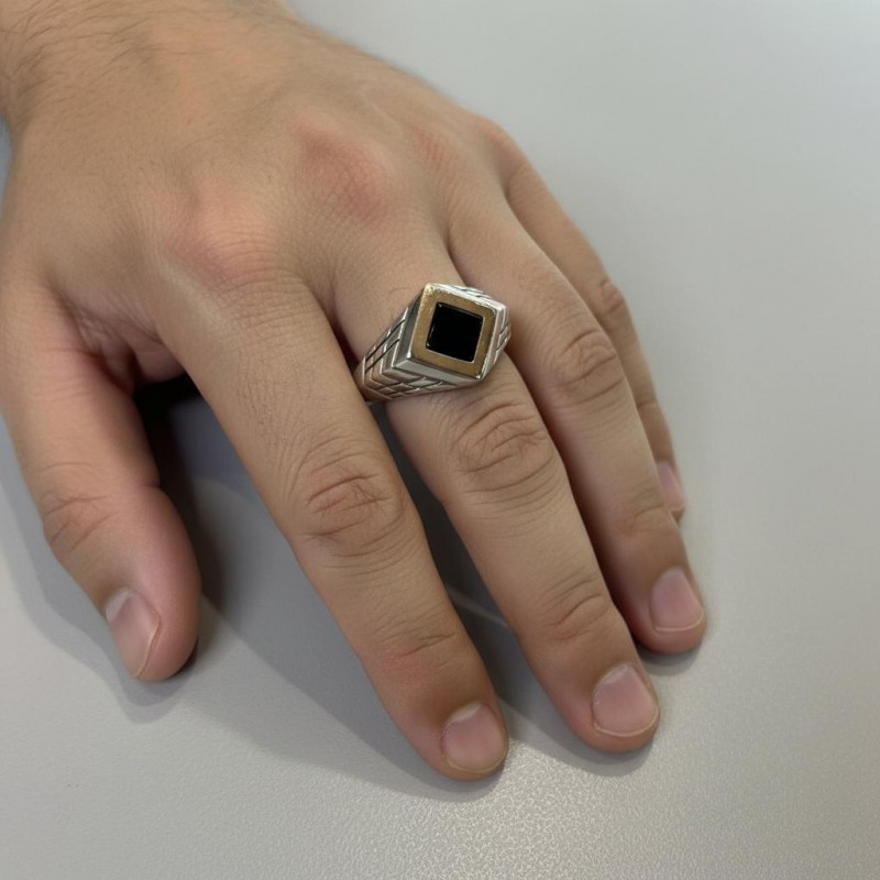 Печатка серебряная с золотом и ониксом (753з)