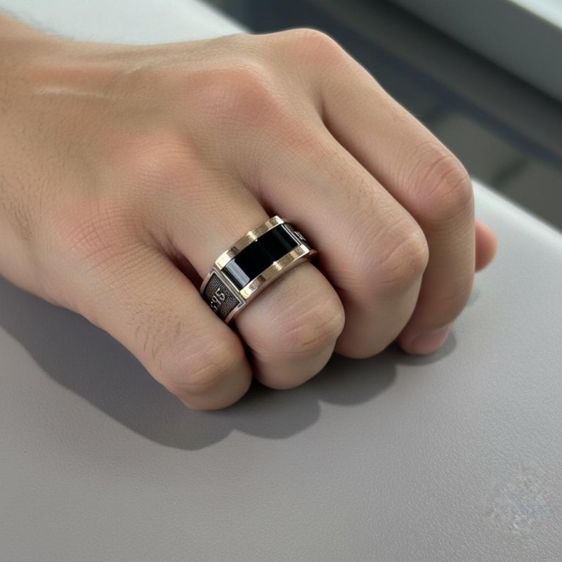 Кольцо серебряное с золотоми ониксом  Захисти та збережи (909з)