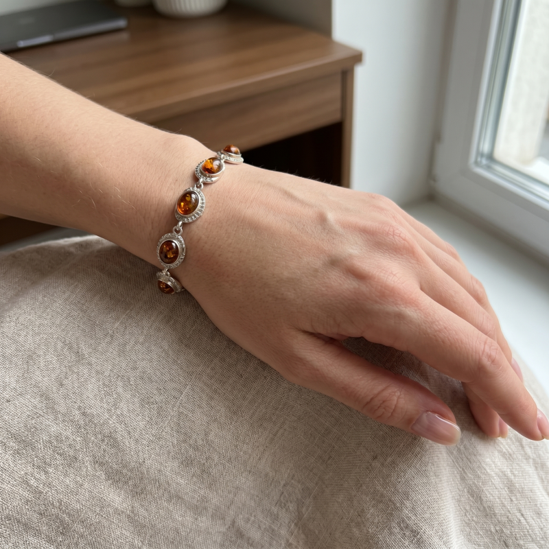 Браслет серебряный с янтарем (146)
