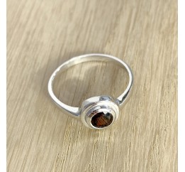 Серебряное кольцо SilverBreeze с натуральным гранатом (1455005) 18 размер